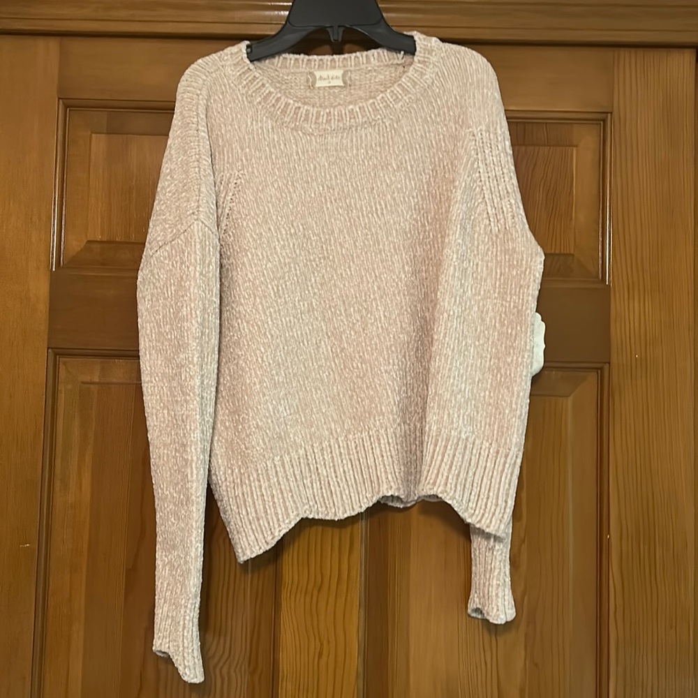 Never worn Altar’d State sweater! Scalloped bottom and super soft!